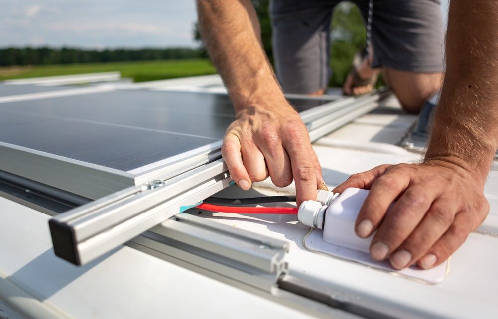 Peut-on brancher plusieurs panneaux solaires sur une batterie ?