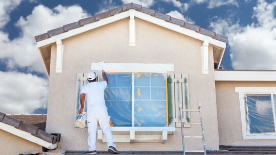 Peindre une façade : conseils et astuces pour bien choisir sa peinture extérieure