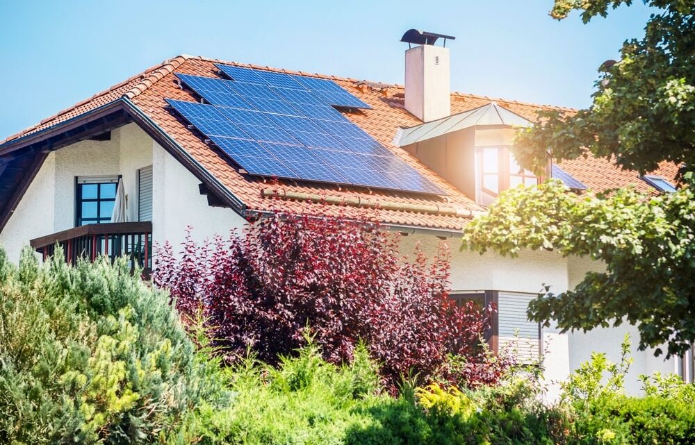 Tout savoir pour réussir l’installation de panneaux solaires photovoltaïques chez soi