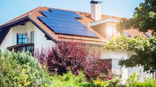 Tout savoir pour réussir l’installation de panneaux solaires photovoltaïques chez soi