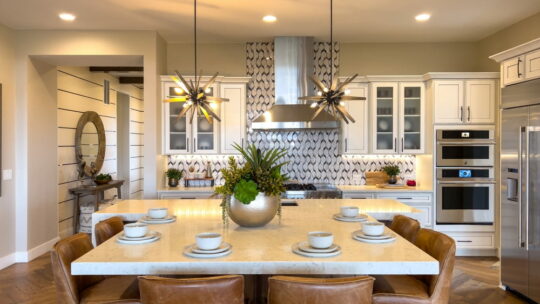 Éclairage intérieur vs extérieur : quelles solutions pour chaque espace ?